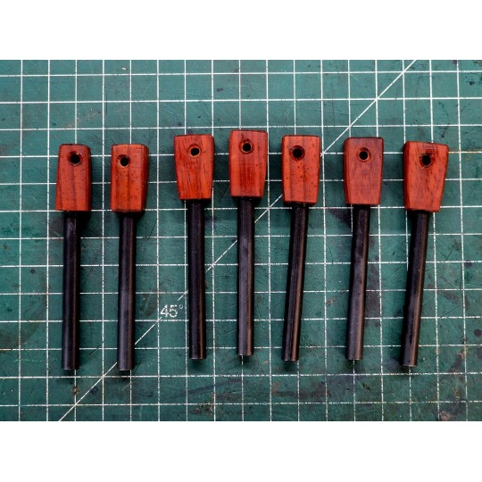 Krzesiwo magnezowe 8×80 mm z drewnianą rękojeścią Padouk | Żywioły Craft