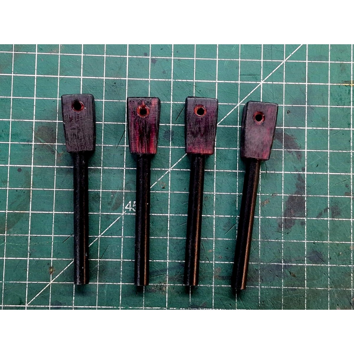 Krzesiwo magnezowe 8×80 mm z drewnianą rękojeścią Amaranth | Żywioły Craft